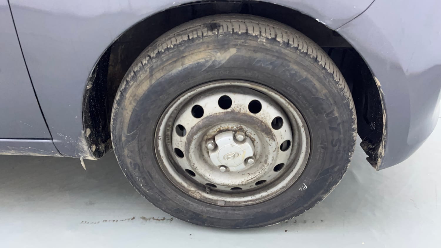Used 2013 Hyundai i10 Era 1.1 iRDE2 Petrol Manual tyres RIGHT FRONT TYRE RIM VIEW