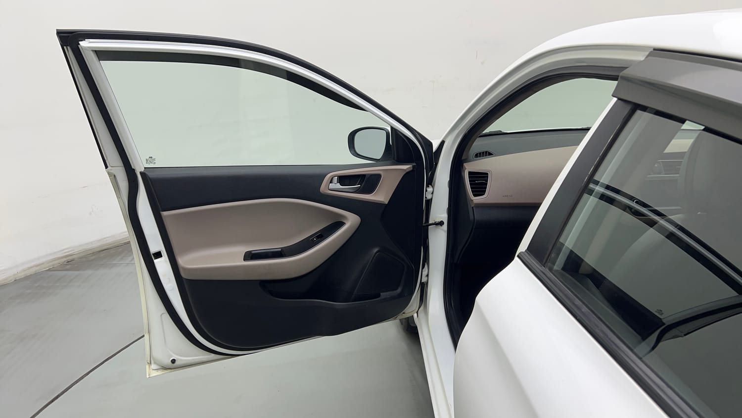Used 2020 Hyundai Elite i20 Sportz Plus 1.2 Petrol Manual interior LEFT FRONT DOOR OPEN VIEW
