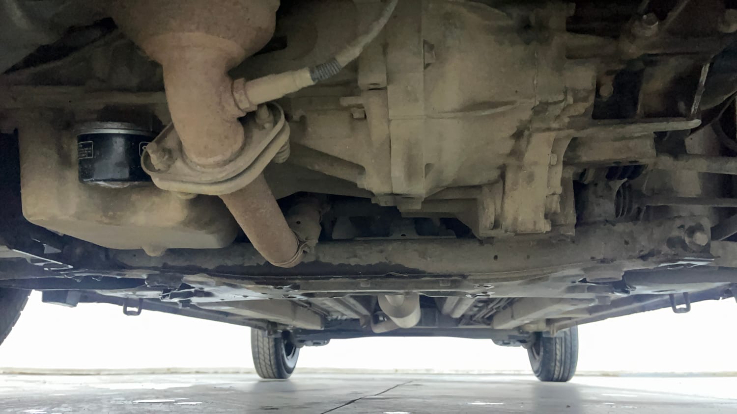 Used 2015 Maruti Suzuki Ritz Vxi BS-IV Petrol Manual extra FRONT LEFT UNDERBODY VIEW