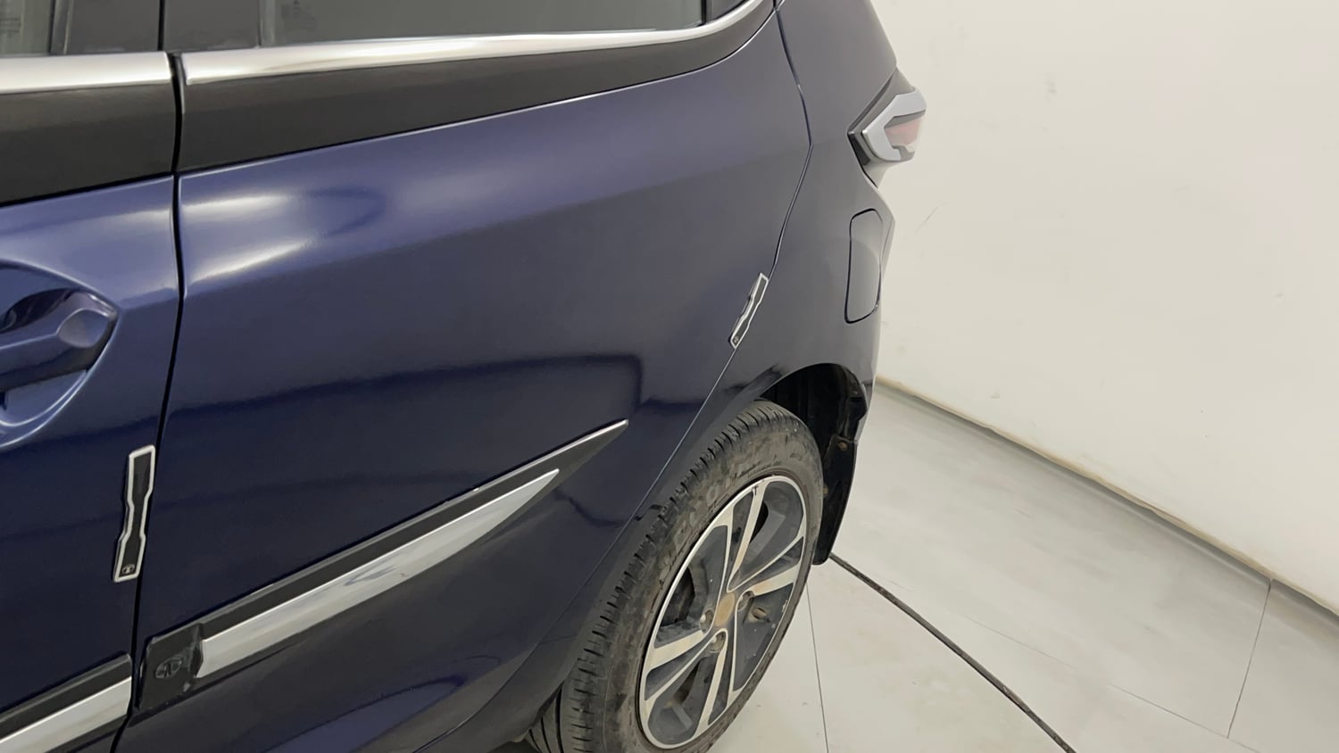Used 2023 Tata Altroz XZ Plus (O) (S) iCNG Cng Manual dents MINOR SCRATCH