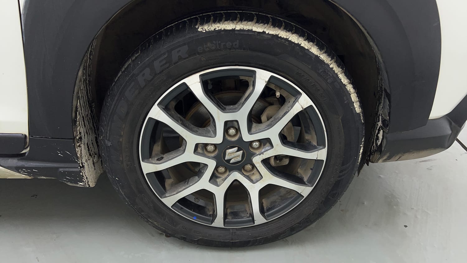 Used 2023 Maruti Suzuki XL6 Zeta MT CNG Cng Manual tyres RIGHT FRONT TYRE RIM VIEW