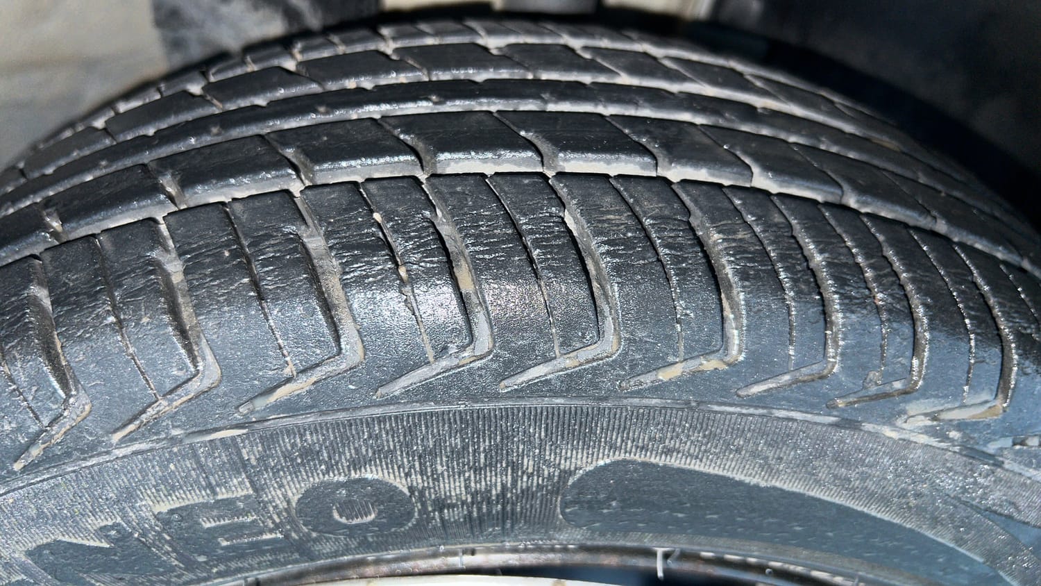 Used 2018 Renault Kwid RXE Petrol Manual tyres RIGHT FRONT TYRE TREAD VIEW