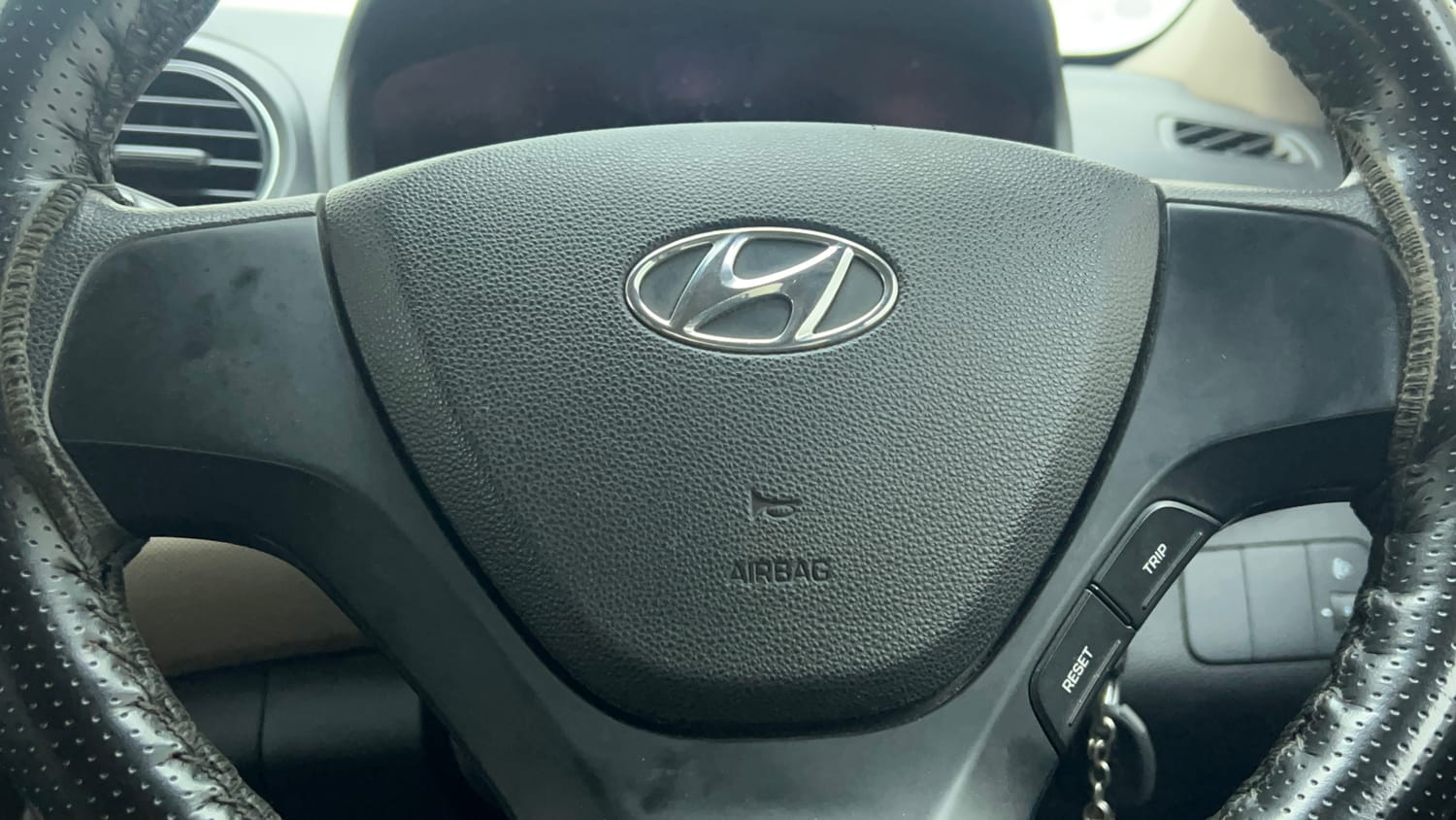 Used 2018 Hyundai Grand i10 Magna 1.2 Kappa VTVT Petrol Manual top_features Steering mounted controls