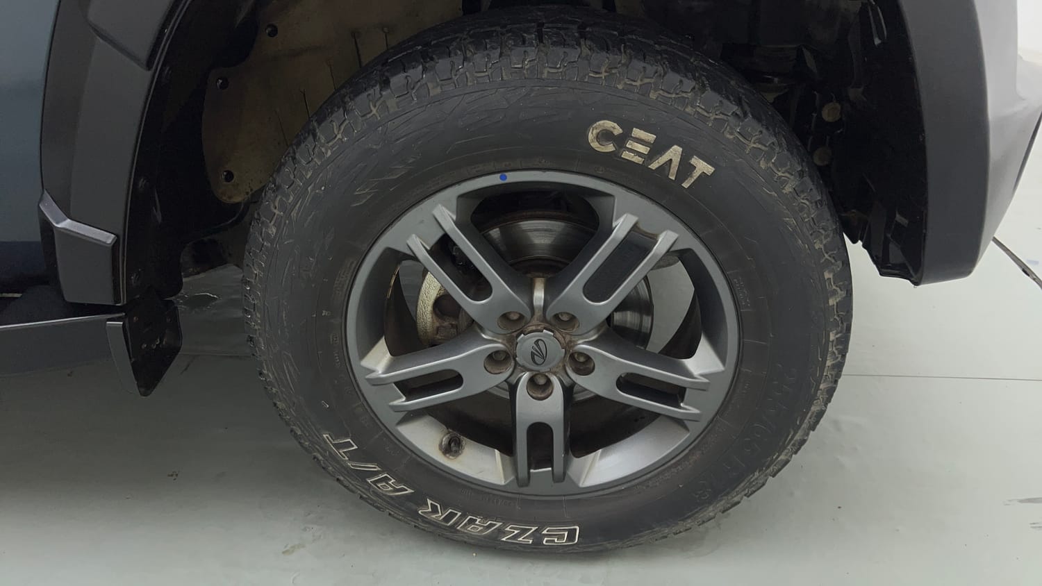 Used 2022 mahindra Thar LX Hard Top Petrol AT 4WD Petrol Automatic tyres RIGHT FRONT TYRE RIM VIEW