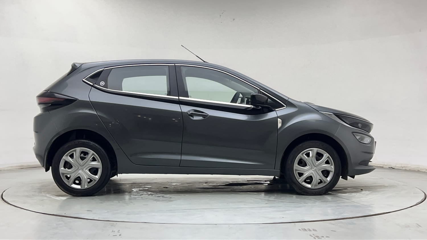 Used 2023 Tata Altroz XT Petrol Petrol Manual exterior RIGHT SIDE VIEW