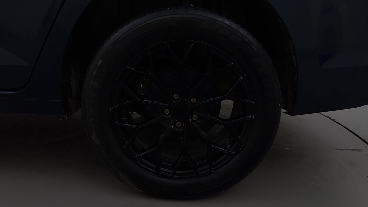 Used 2024 Volkswagen Virtus Comfortline 1.0 TSI MT Petrol Manual tyres LEFT REAR TYRE RIM VIEW