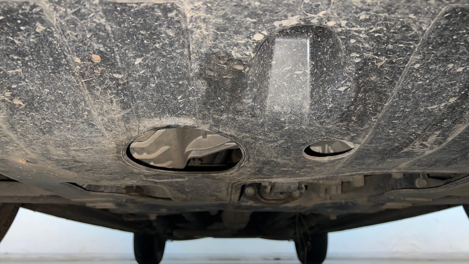 Used 2021 Hyundai Alcazar Signature (O) 6 STR 2.0 Petrol AT Petrol Automatic extra FRONT LEFT UNDERBODY VIEW