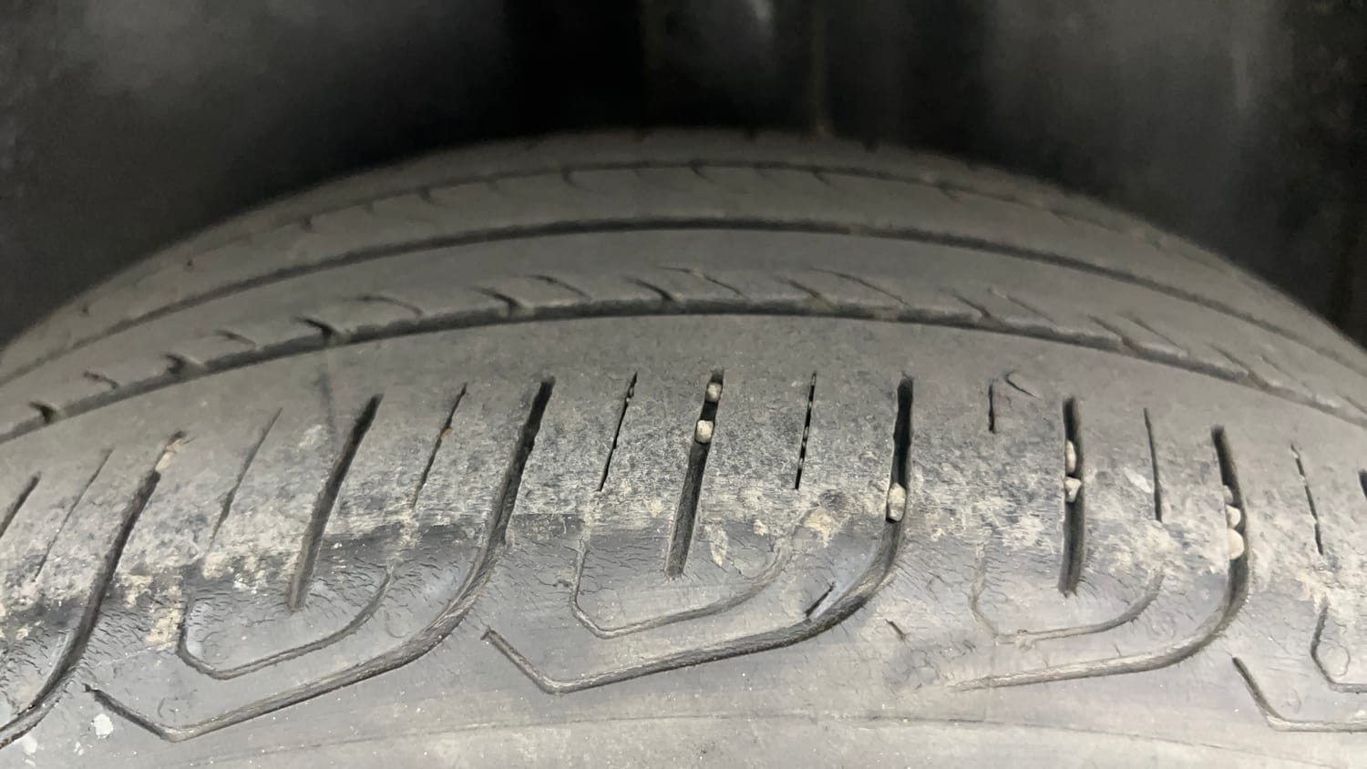 Used 2015 Volkswagen Polo Highline1.2L (P) Petrol Manual tyres LEFT REAR TYRE TREAD VIEW