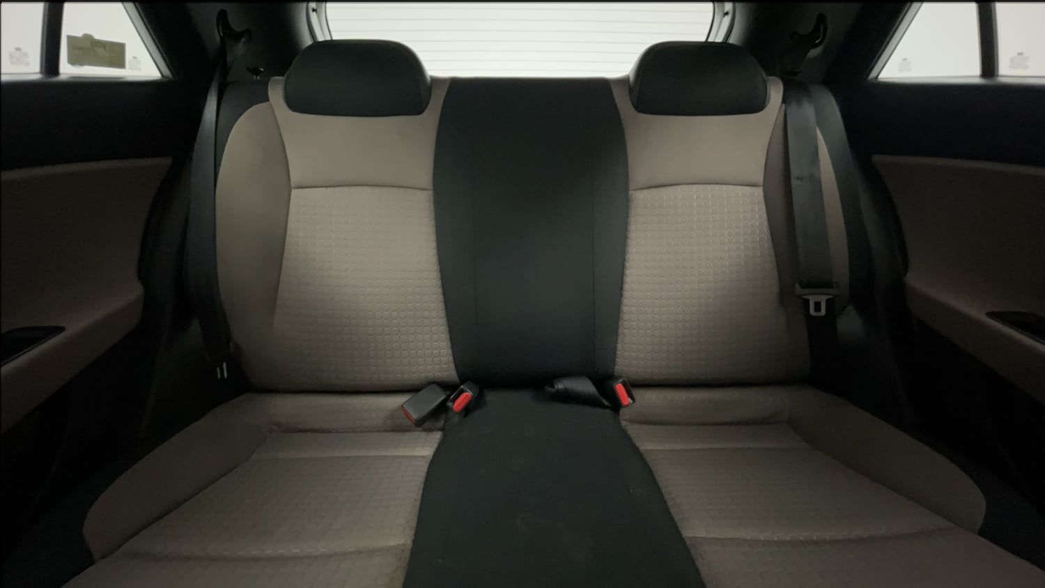 Used 2017 Hyundai Elite i20 Sportz 1.4 CRDI Diesel Manual interior REAR SEAT CONDITION VIEW