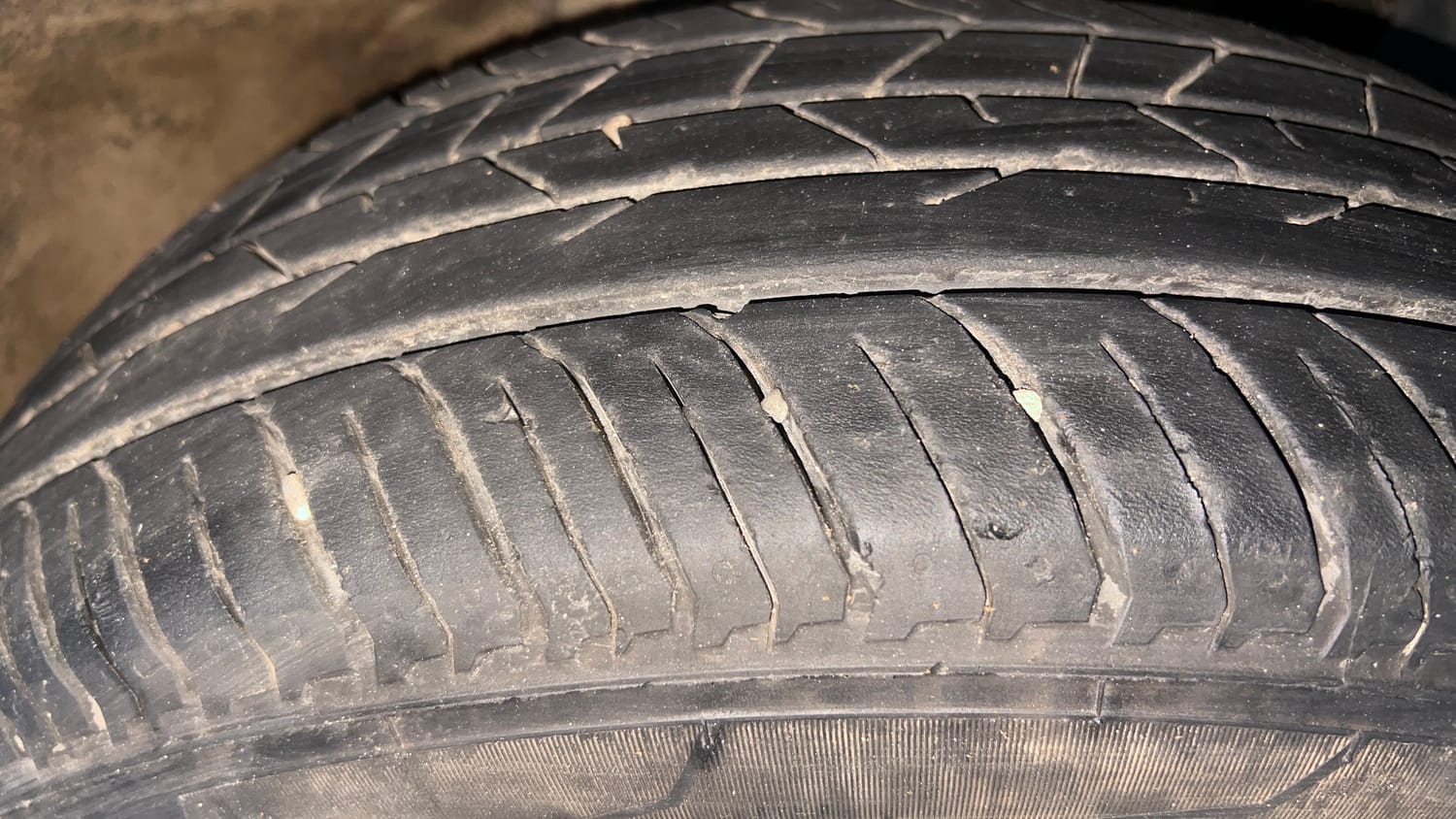 Used 2024 Nissan Magnite XV Petrol Manual tyres RIGHT FRONT TYRE TREAD VIEW