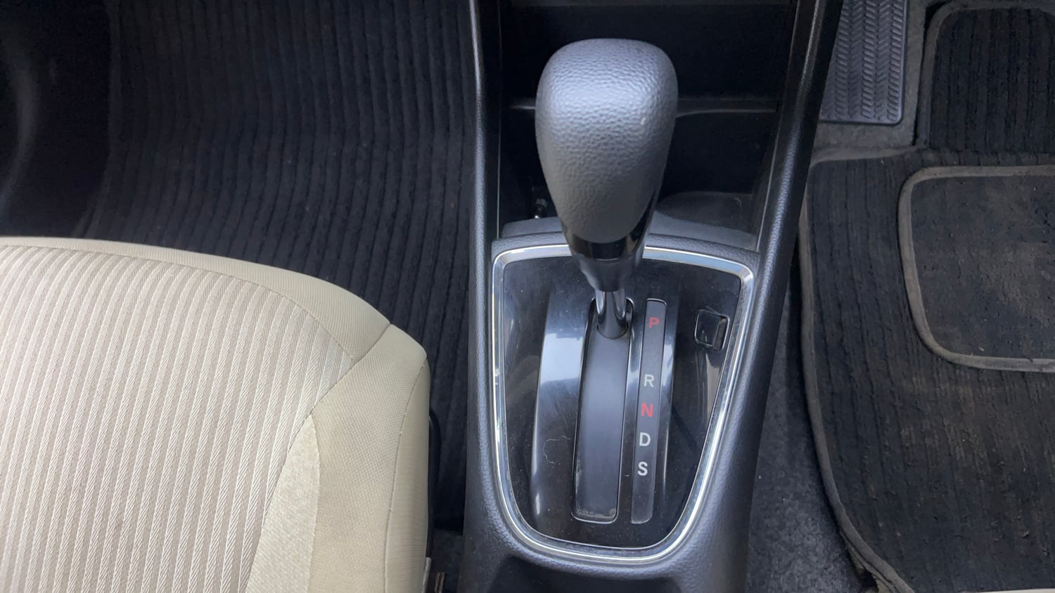 Used 2019 Honda Amaze 1.2 V CVT Petrol Petrol Automatic interior GEAR  KNOB VIEW