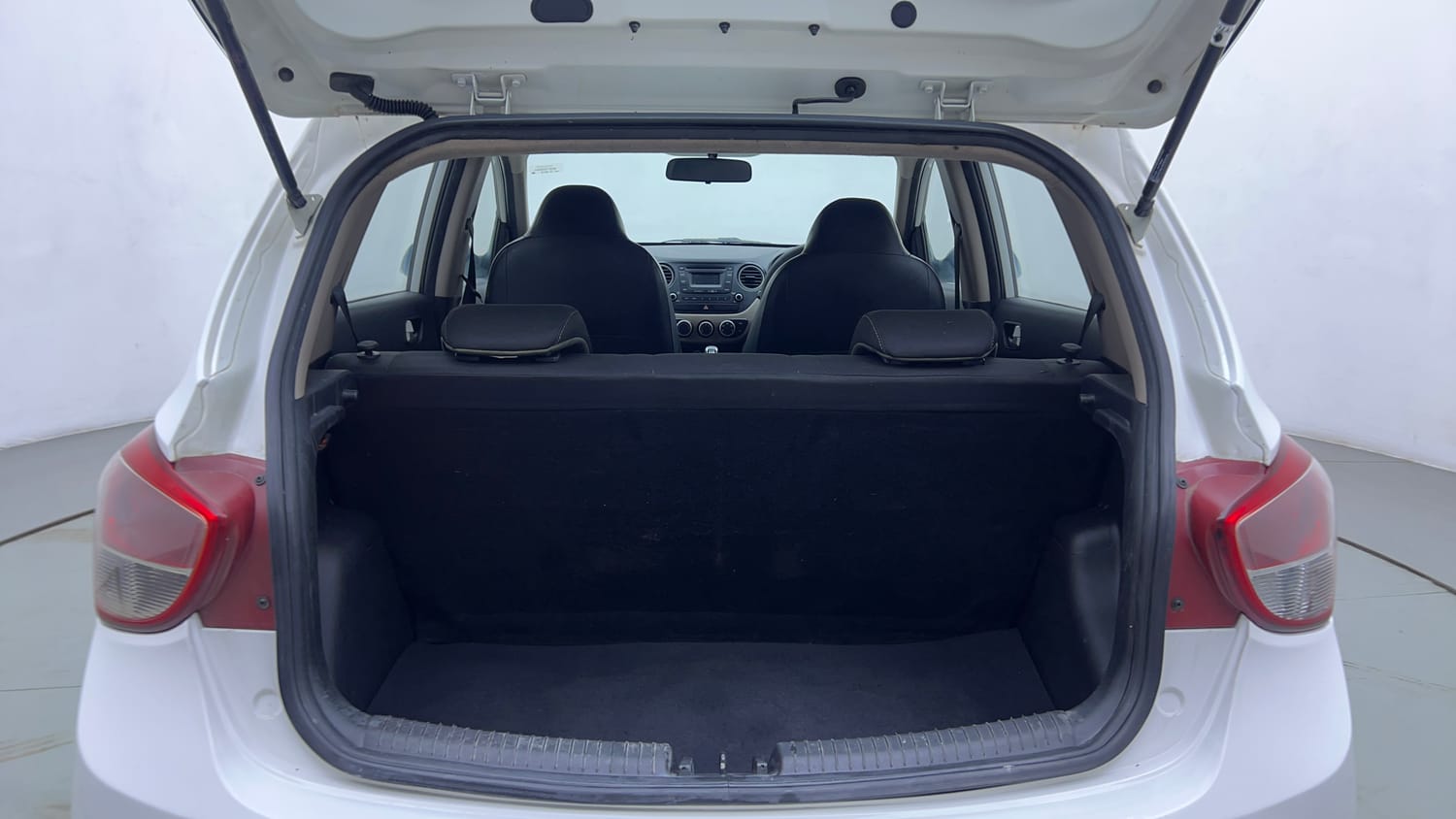 Used 2016 Hyundai Grand i10 Asta 1.2 Kappa VTVT Petrol Manual interior DICKY INSIDE VIEW