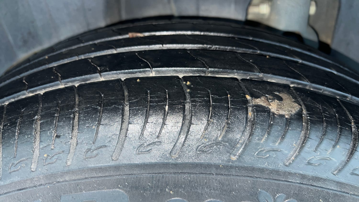 Used 2020 Mahindra XUV 300 1.2 W6 Petrol Manual tyres RIGHT REAR TYRE TREAD VIEW
