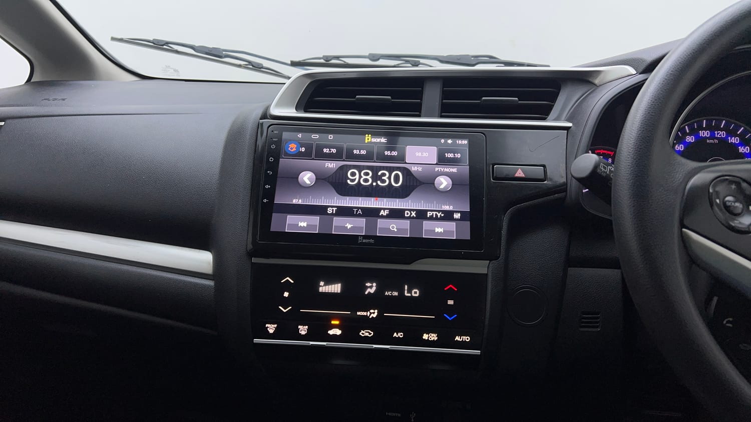 Used 2018 Honda WR-V VX MT Petrol Petrol Manual top_features Integrated (in-dash) music system