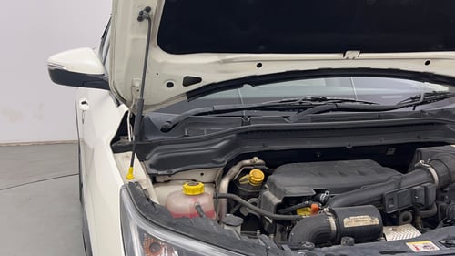 Used 2021 Mahindra XUV 300 W8 (O) 1.2 Petrol Petrol Manual engine ENGINE RIGHT SIDE HINGE & APRON VIEW