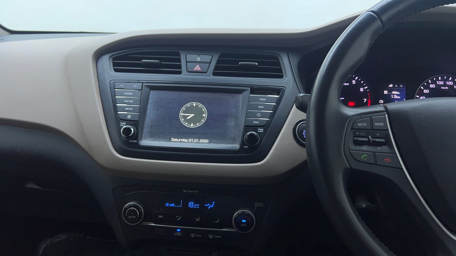 Used 2017 Hyundai Elite i20 Asta 1.2 (O) Petrol Manual top_features Integrated (in-dash) music system