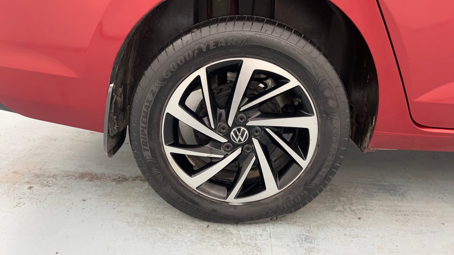 Used 2023 Volkswagen Virtus Topline 1.0 TSI MT Petrol Manual tyres RIGHT REAR TYRE RIM VIEW