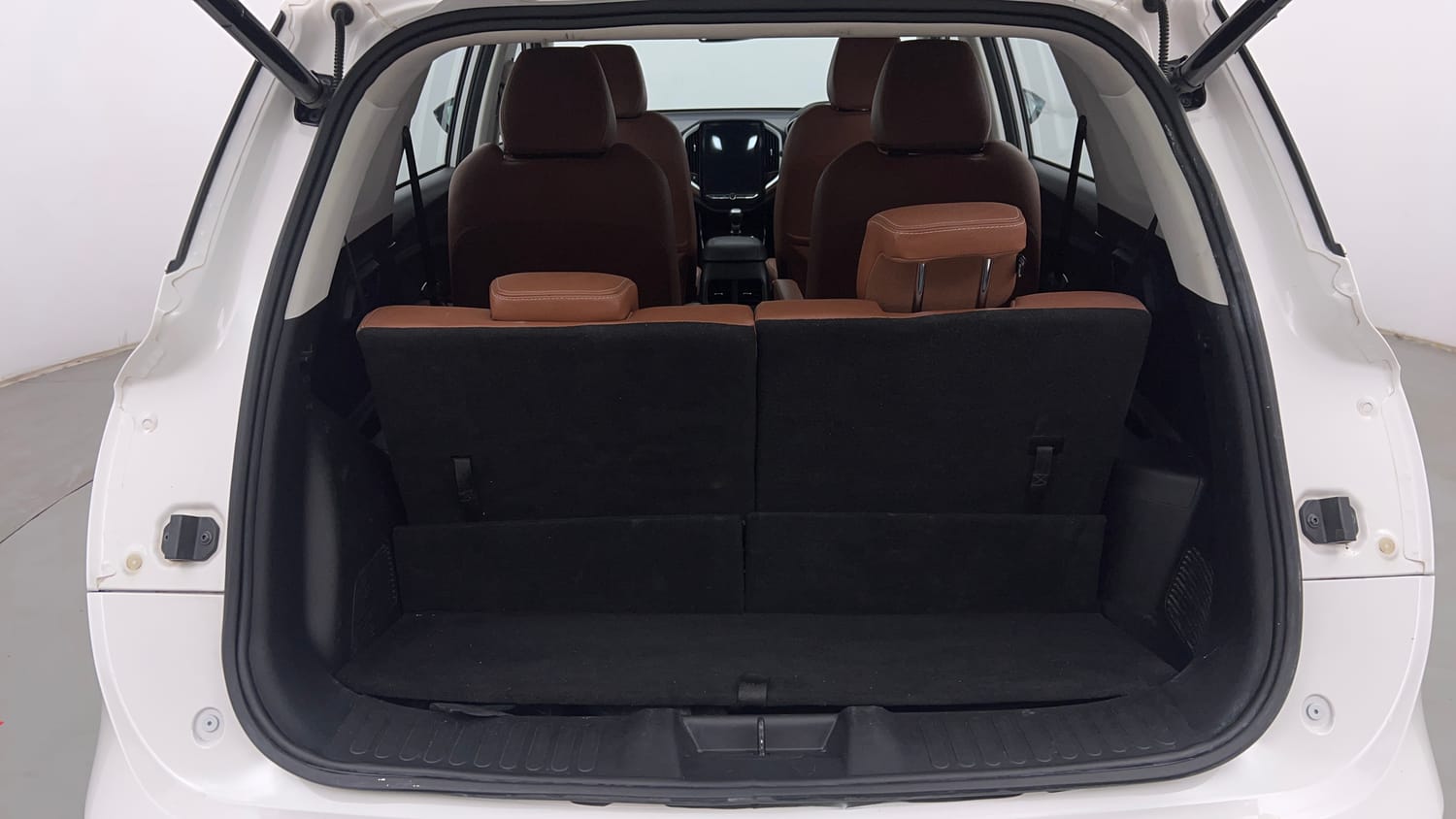 Used 2023 MG Motors Hector Plus Sharp 2.0 Diesel Turbo MT 6-STR Diesel Manual interior DICKY INSIDE VIEW