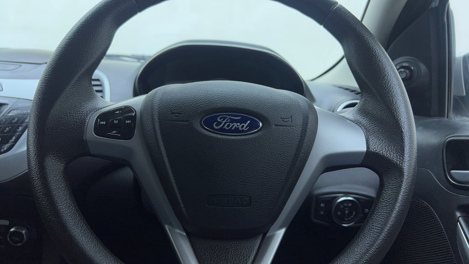 Used 2016 Ford Figo Titanium 1.2 Ti-VCT Petrol Manual top_features Airbags