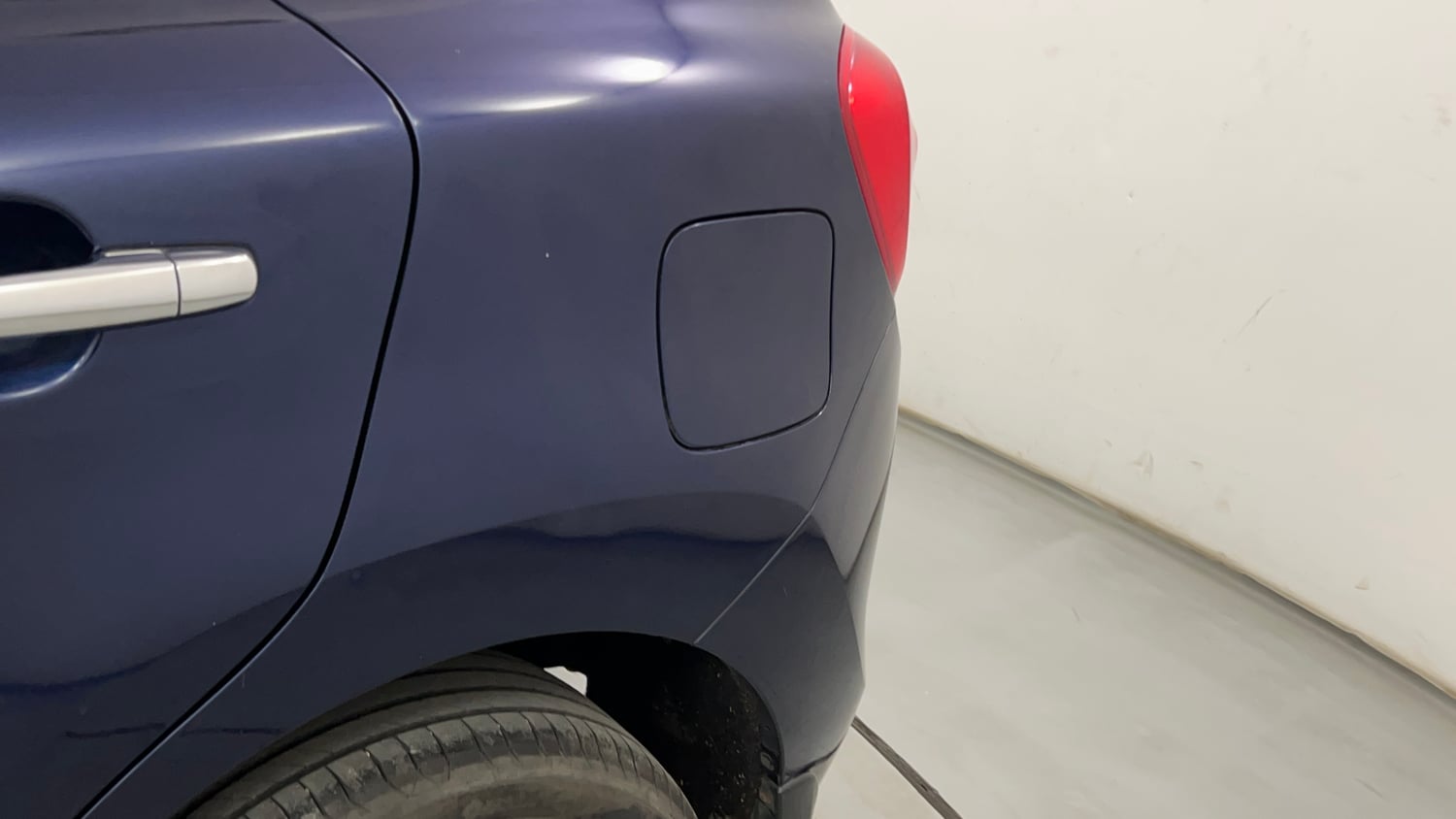 Used 2019 Toyota Glanza V Petrol Manual dents MINOR DENT