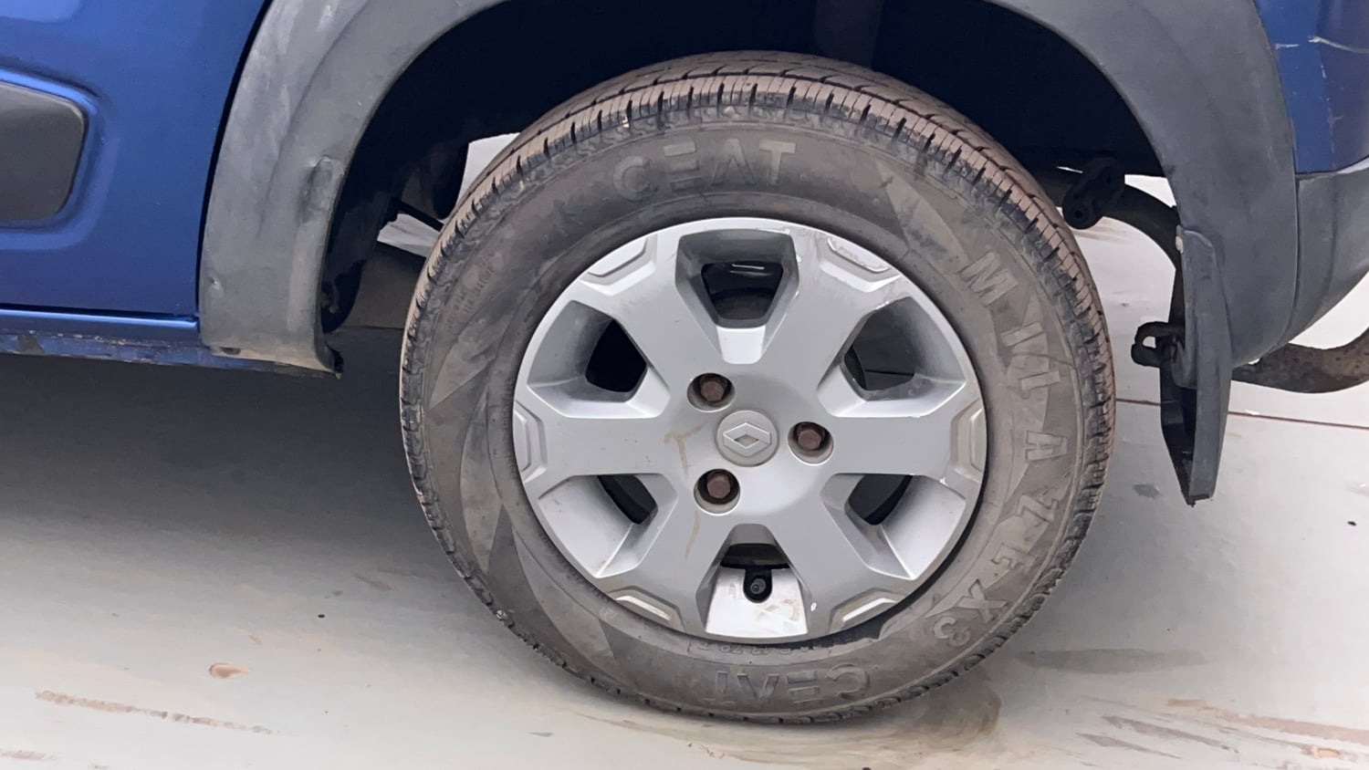 Used 2017 Renault Kwid CLIMBER 1.0 Petrol Manual tyres LEFT REAR TYRE RIM VIEW