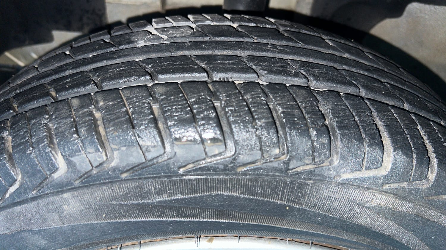 Used 2018 Renault Kwid RXE Petrol Manual tyres LEFT FRONT TYRE TREAD VIEW
