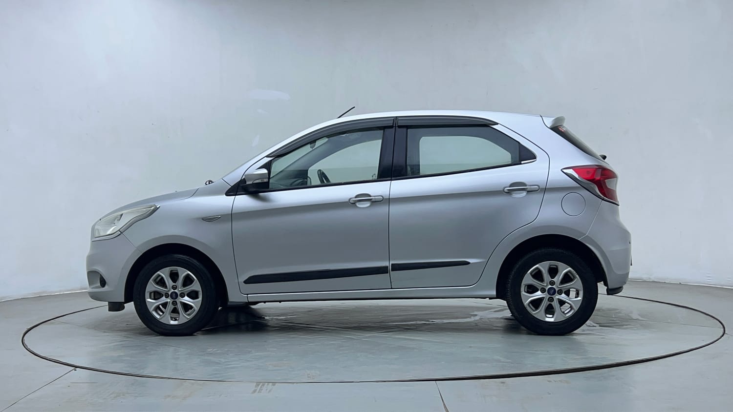 Used 2016 Ford Figo Titanium 1.2 Ti-VCT Petrol Manual exterior LEFT SIDE VIEW