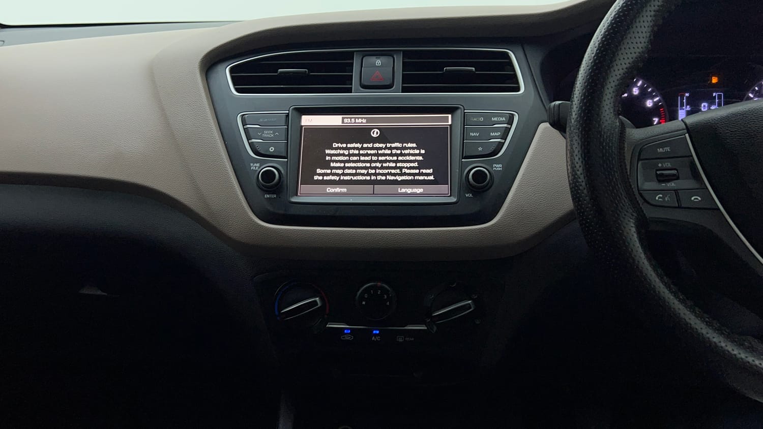 Used 2020 Hyundai Elite i20 Sportz Plus 1.2 Petrol Manual interior MUSIC SYSTEM & AC CONTROL VIEW