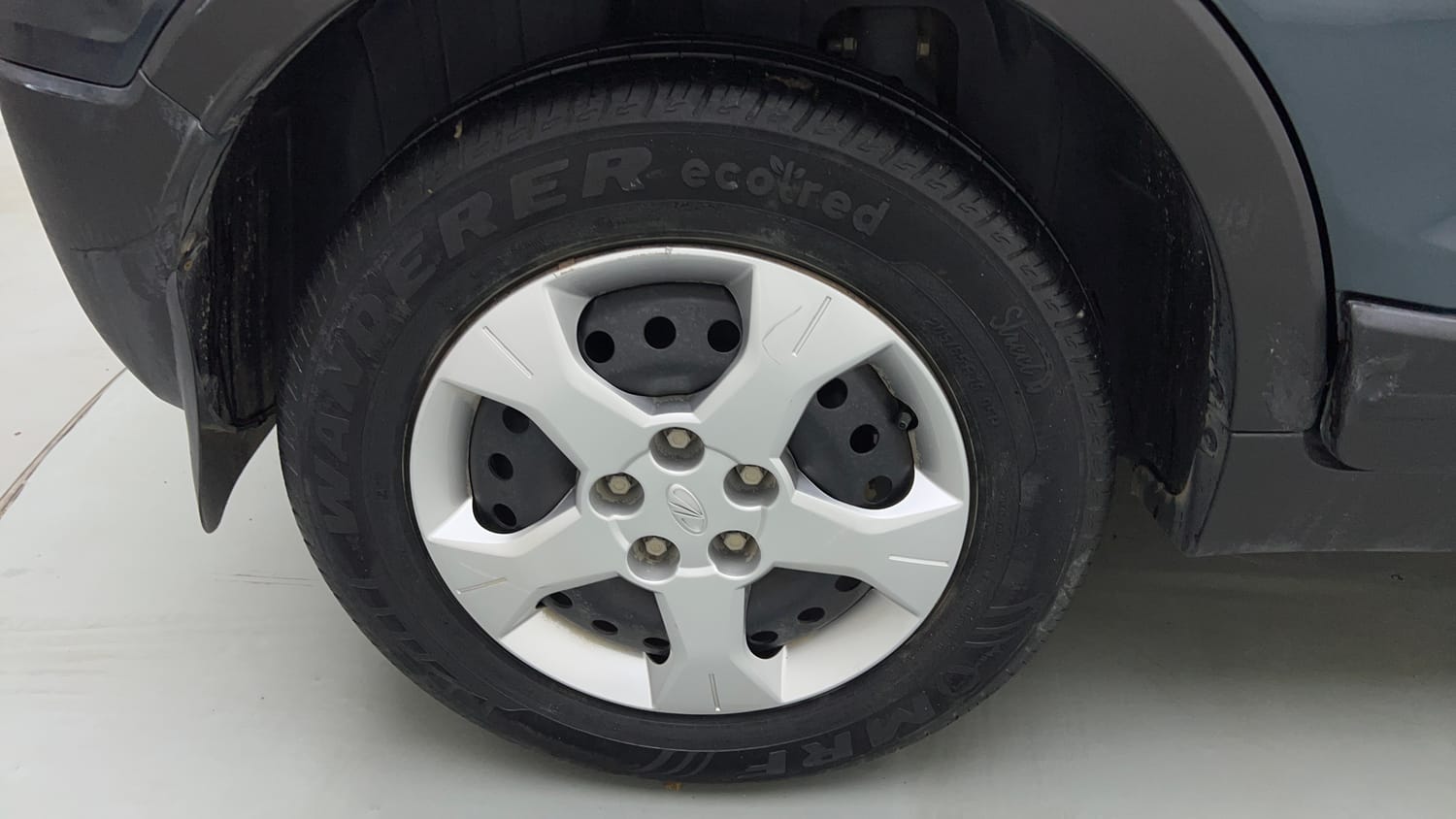 Used 2020 Mahindra XUV 300 1.2 W6 Petrol Manual tyres RIGHT REAR TYRE RIM VIEW