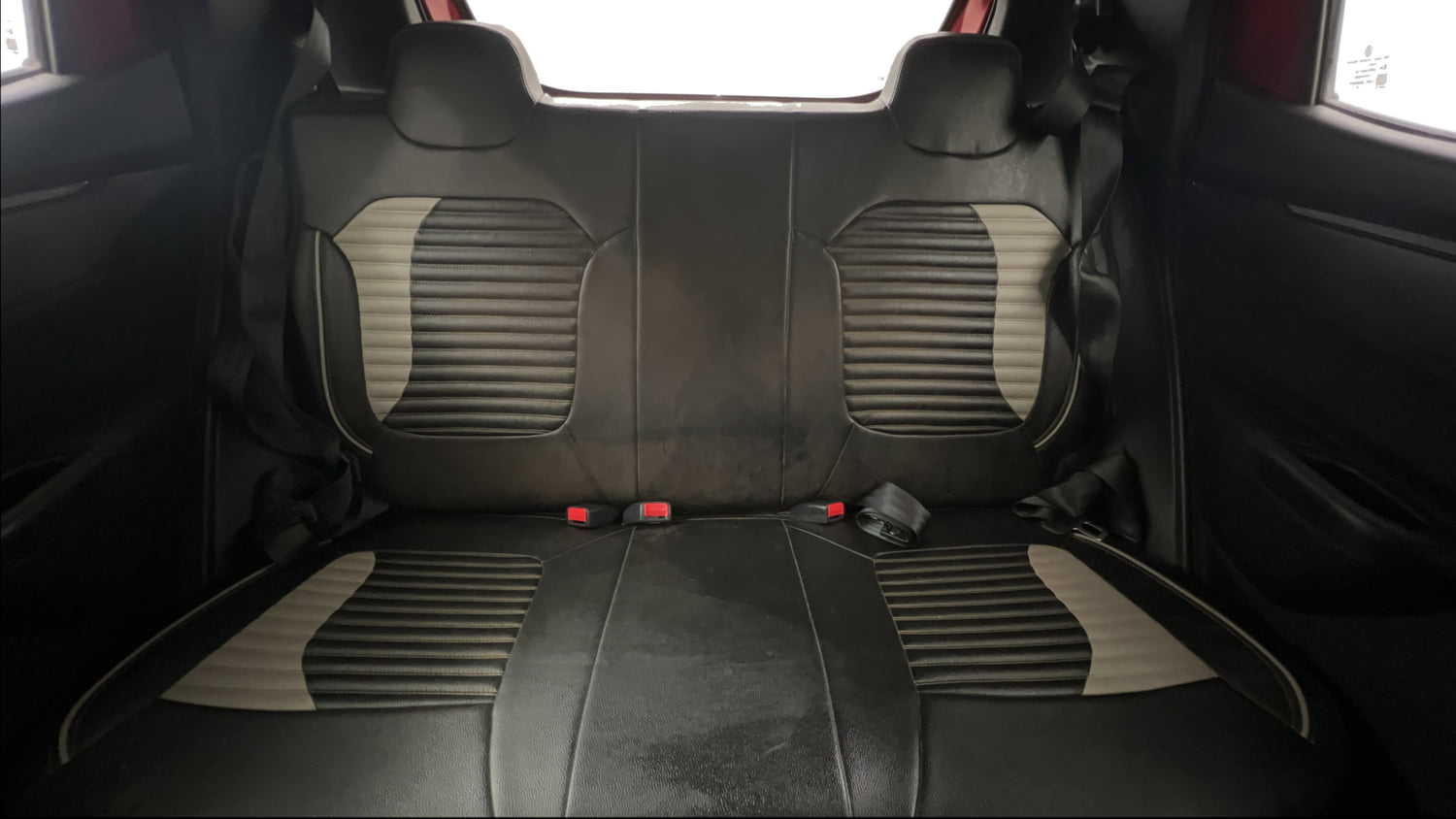 Used 2018 Renault Kwid 1.0 RXT Petrol Manual interior REAR SEAT CONDITION VIEW