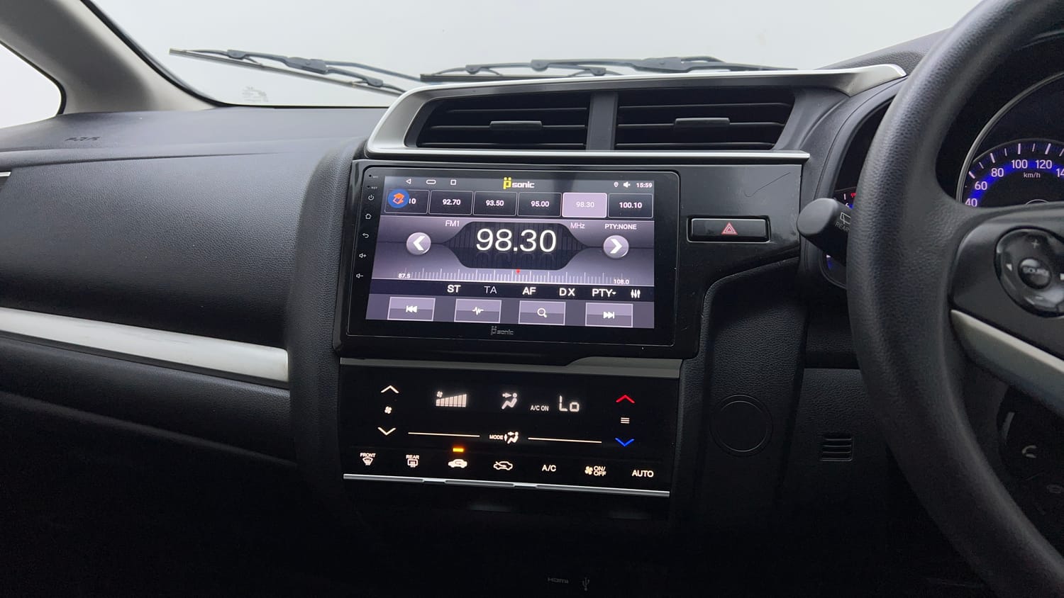 Used 2018 Honda WR-V VX MT Petrol Petrol Manual top_features Touch screen infotainment system