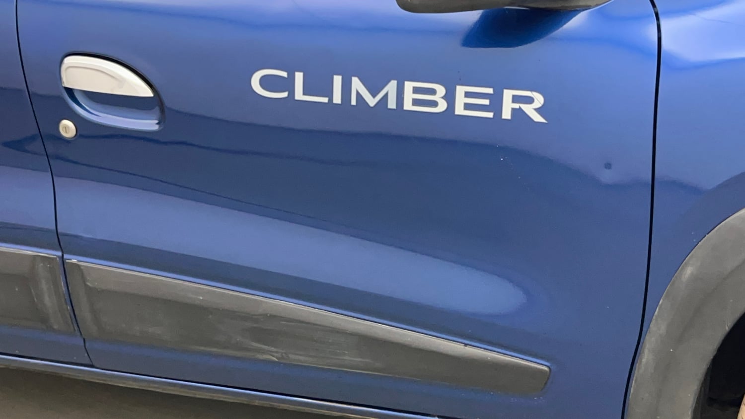 Used 2017 Renault Kwid CLIMBER 1.0 Petrol Manual dents MINOR DENT