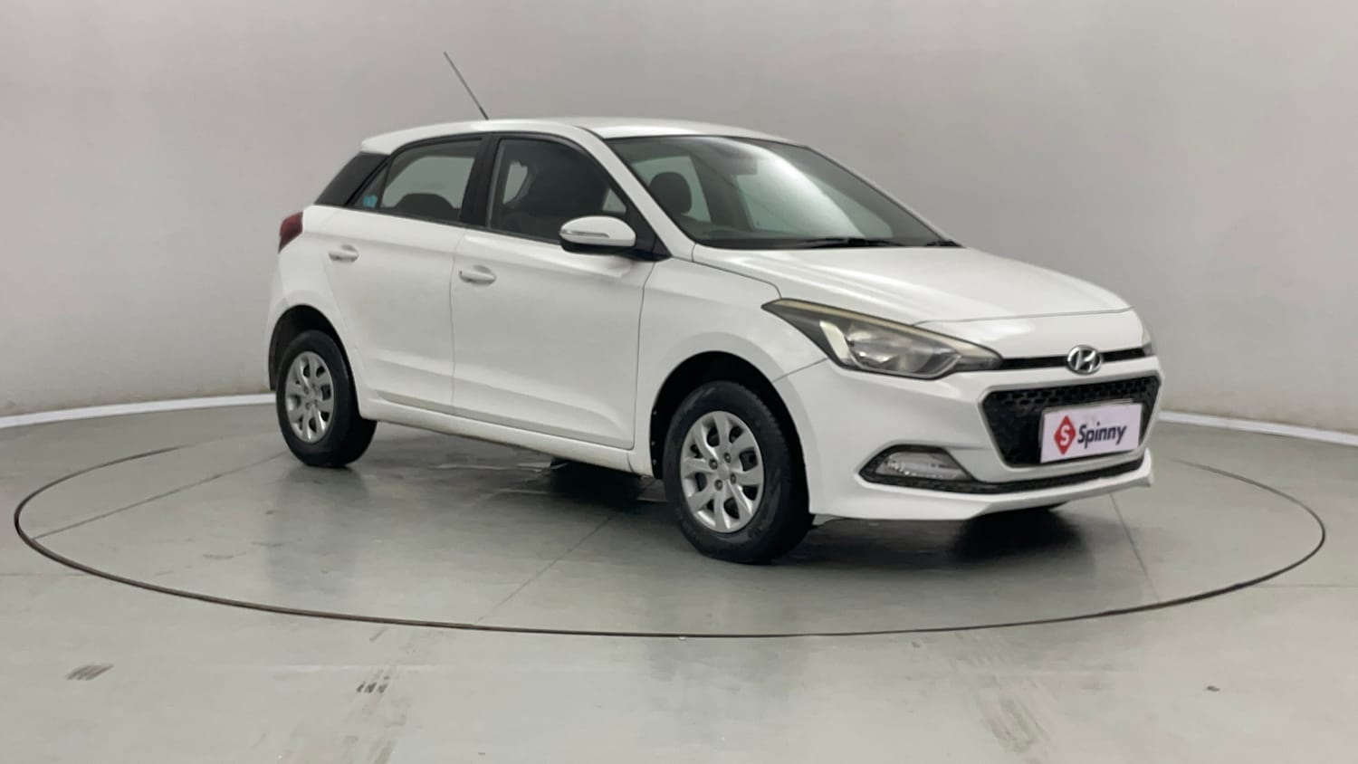 Used 2017 Hyundai Elite i20 Sportz 1.4 CRDI Diesel Manual exterior RIGHT FRONT CORNER VIEW