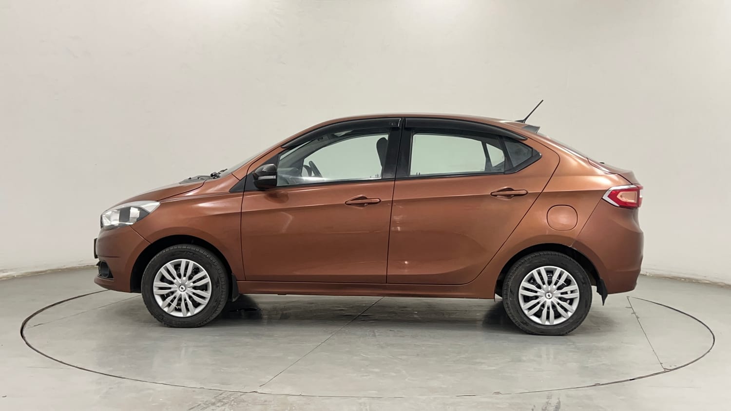 Used 2018 Tata Tigor Revotron XT Petrol + CNG (Outside Fitted) Cng Manual exterior LEFT SIDE VIEW