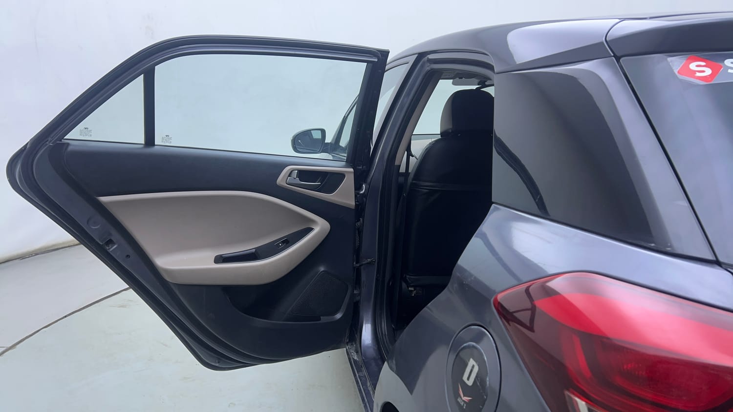 Used 2016 Hyundai Elite i20 Sportz 1.4 CRDI Diesel Manual interior LEFT REAR DOOR OPEN VIEW