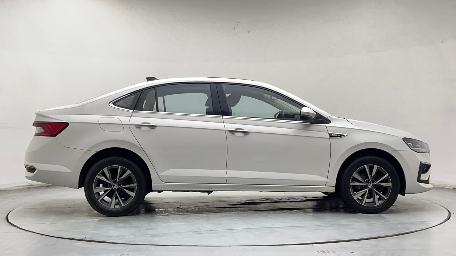 Used 2022 Skoda Slavia Style 1.0L TSI AT Petrol Automatic exterior RIGHT SIDE VIEW