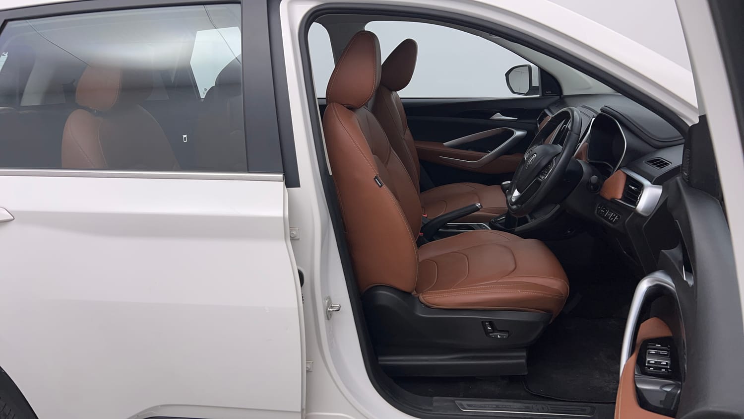 Used 2023 MG Motors Hector Plus Sharp 2.0 Diesel Turbo MT 6-STR Diesel Manual interior RIGHT SIDE FRONT DOOR CABIN VIEW
