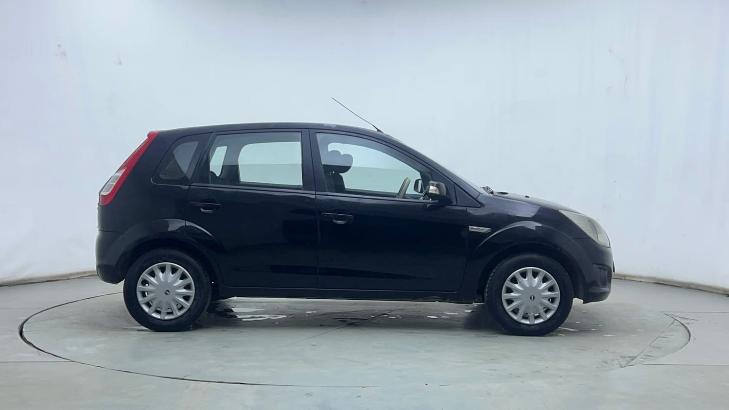 Used 2014 Ford Figo Duratorq Diesel ZXI 1.4 Diesel Manual exterior RIGHT SIDE VIEW