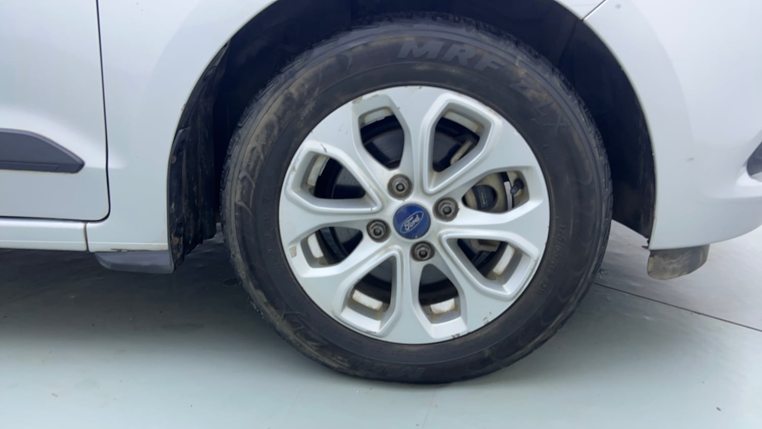 Used 2016 Ford Figo Titanium 1.2 Ti-VCT Petrol Manual tyres RIGHT FRONT TYRE RIM VIEW