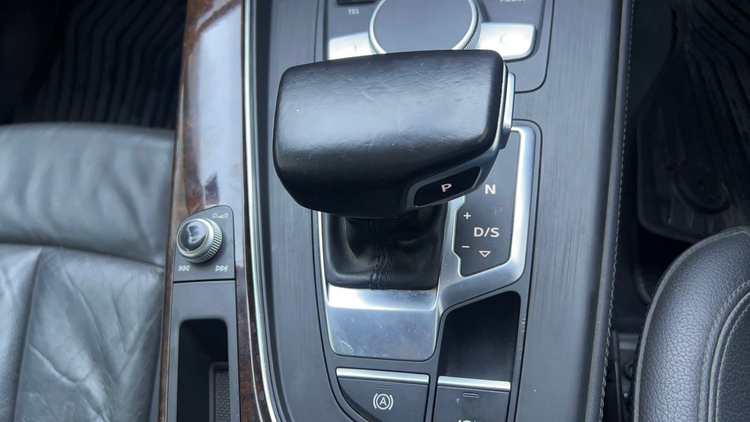 Used 2017 Audi A4 30 TFSI Technology Pack Petrol Automatic interior GEAR  KNOB VIEW