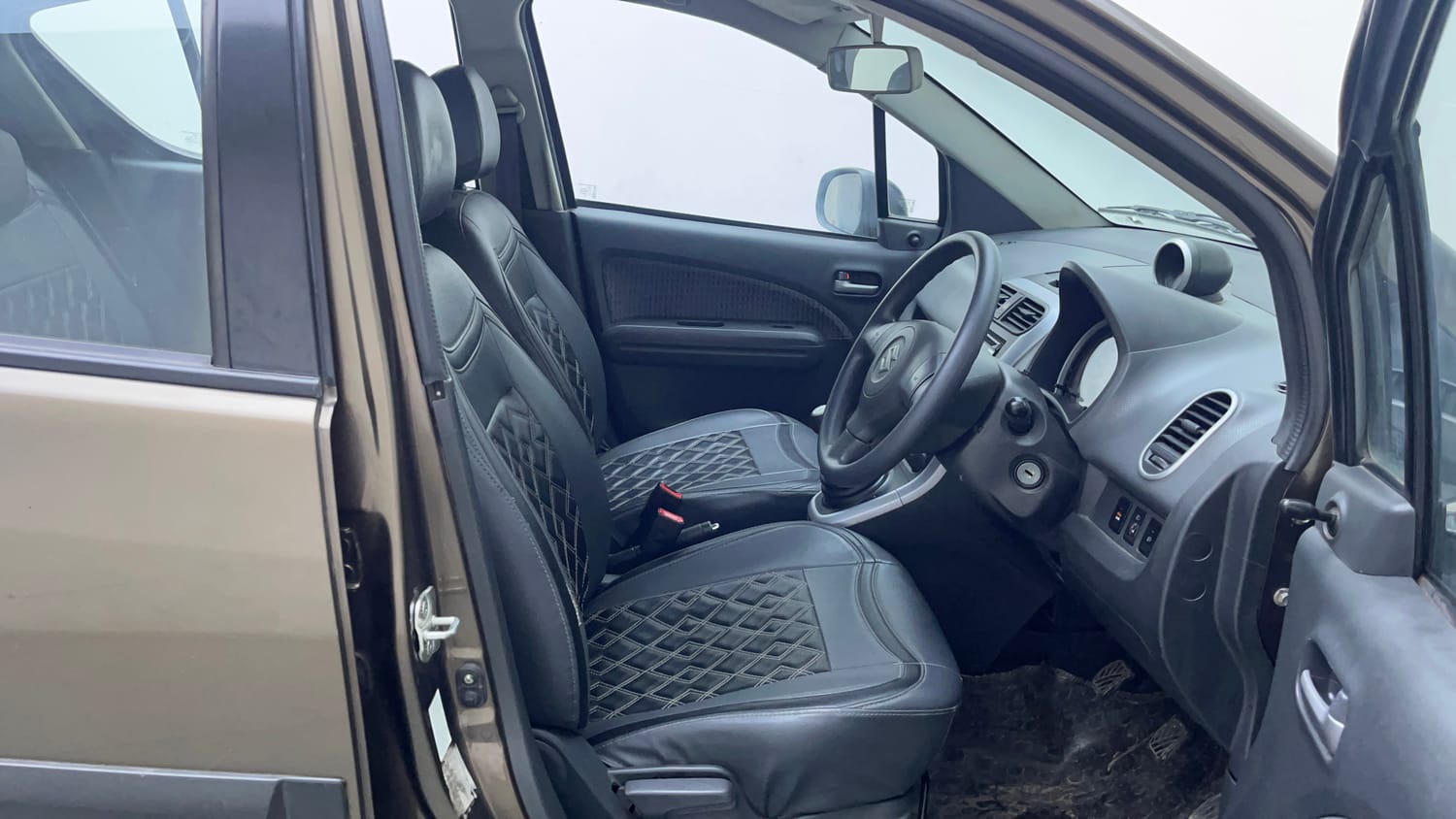 Used 2015 Maruti Suzuki Ritz Vxi BS-IV Petrol Manual interior RIGHT SIDE FRONT DOOR CABIN VIEW