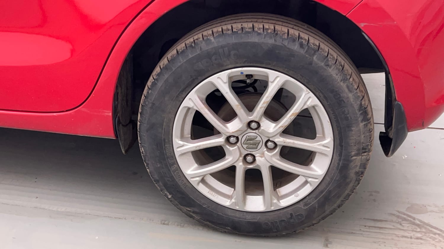 Used 2020 Maruti Suzuki Swift ZXi AMT Petrol Automatic tyres LEFT REAR TYRE RIM VIEW