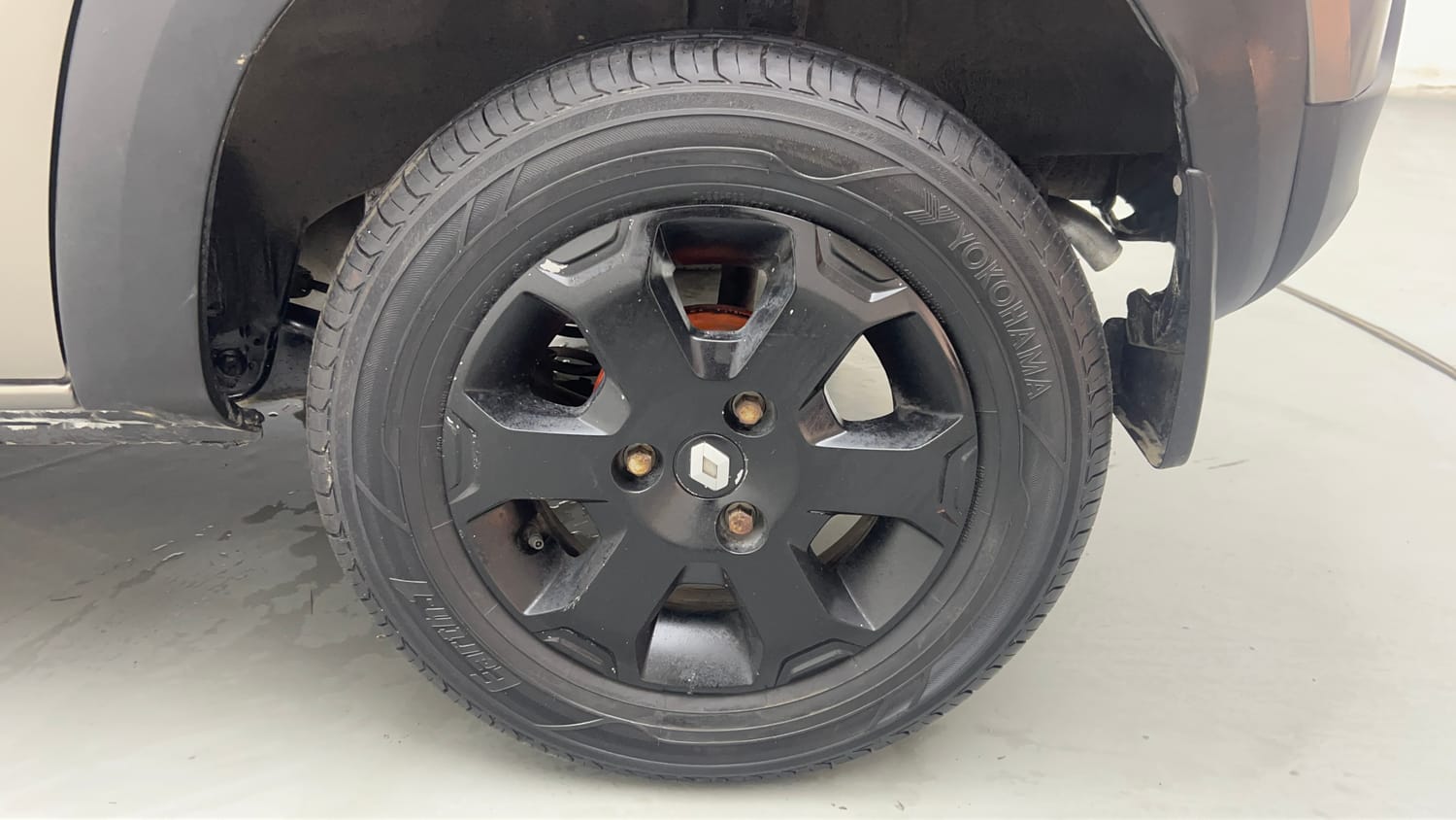 Used 2017 Renault Kwid CLIMBER 1.0 AMT Petrol Automatic tyres LEFT REAR TYRE RIM VIEW