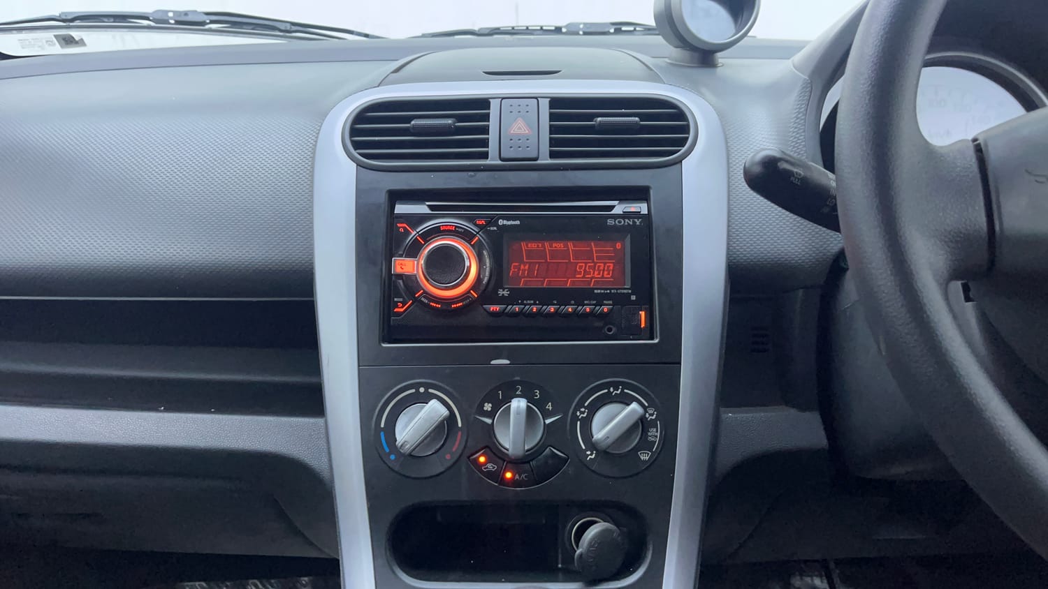 Used 2015 Maruti Suzuki Ritz Vxi BS-IV Petrol Manual interior MUSIC SYSTEM & AC CONTROL VIEW