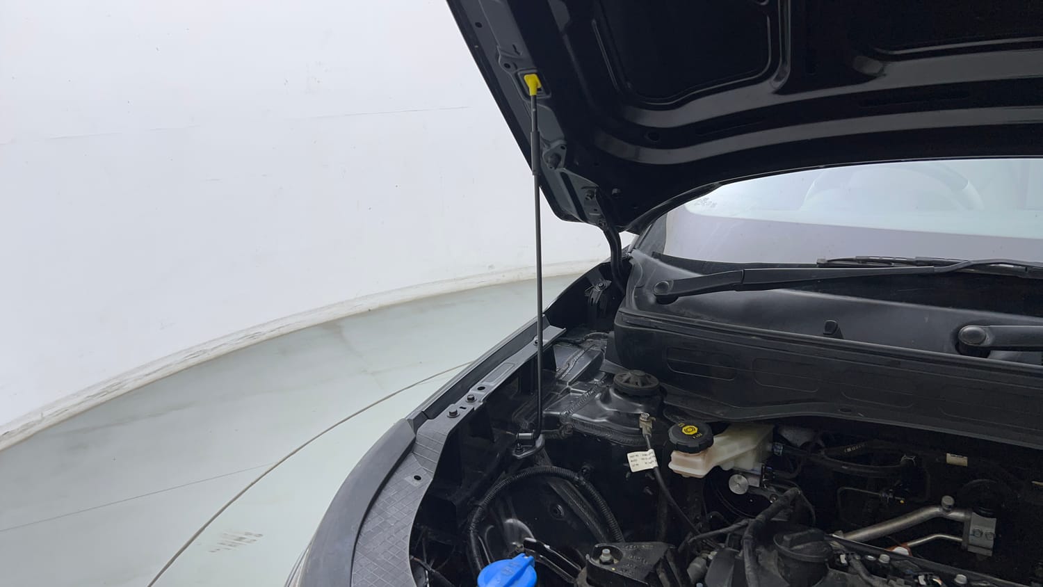 Used 2024 Hyundai Venue E 1.2 Petrol Petrol Manual engine ENGINE RIGHT SIDE HINGE & APRON VIEW