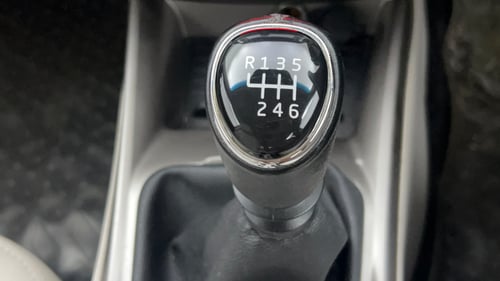 Used 2021 Mahindra XUV 300 W8 (O) 1.2 Petrol Petrol Manual interior GEAR  KNOB VIEW