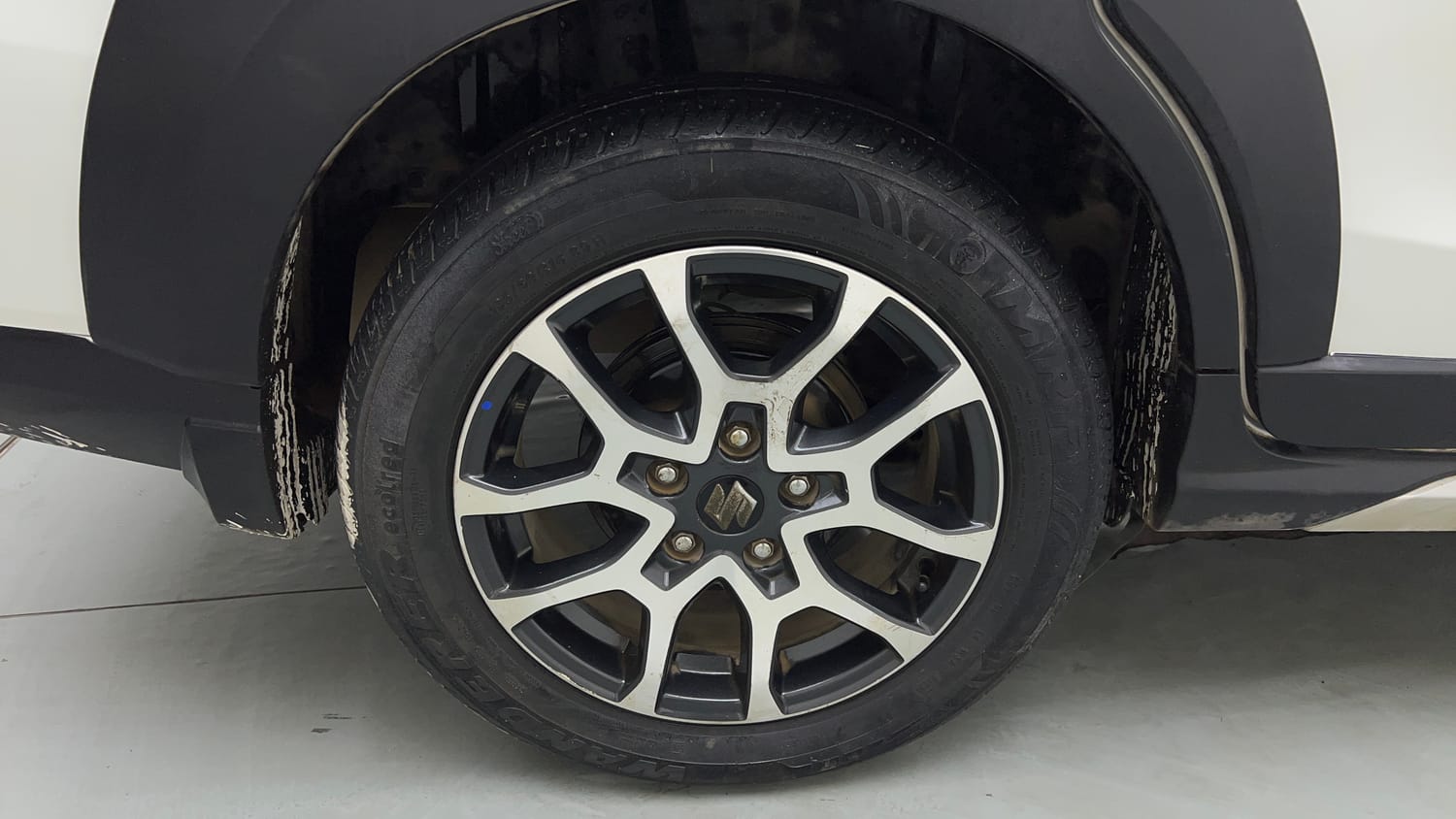 Used 2023 Maruti Suzuki XL6 Zeta MT CNG Cng Manual tyres RIGHT REAR TYRE RIM VIEW