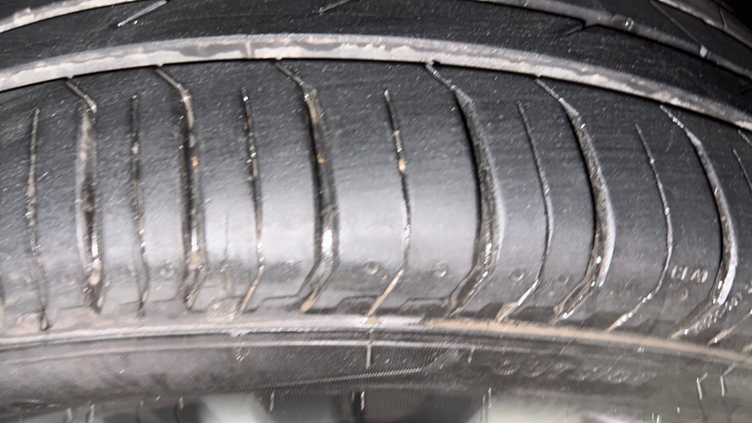 Used 2025 Skoda Slavia Prestige 1.0L TSI MT Petrol Manual tyres RIGHT FRONT TYRE TREAD VIEW