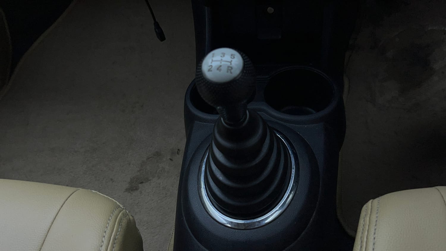 Used 2015 Honda Amaze 1.2 S i-VTEC Petrol Manual interior GEAR  KNOB VIEW