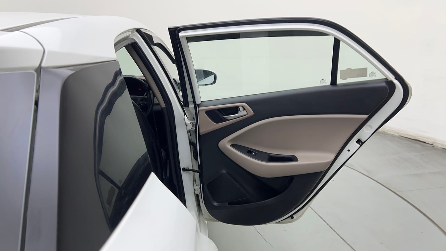 Used 2020 Hyundai Elite i20 Sportz Plus 1.2 Petrol Manual interior RIGHT REAR DOOR OPEN VIEW